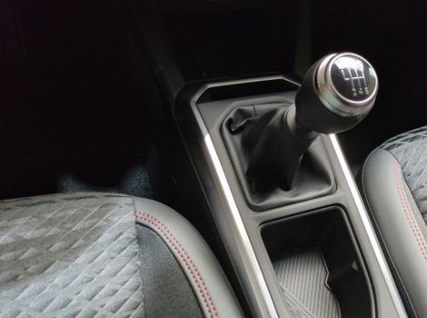 Renault CLIO 6 TCE 115 CH BVM6 TECHNO AVEC SIEGES CHAUFFANTS