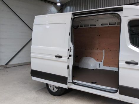 Renault MASTER FOURGON L2H2 3T5 BLUE DCI 130 TR BVM6 EXTRA AVEC PLANCHER BOIS ET CAMERA DE RECUL ET ATTELAGE