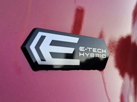 Renault CLIO 6 E TECH 160 CH FULL HYBRID ESPRIT ALPINE AVEC NAVIGATION PACK PARKING JA18 PACK HIVER CHARGEUR INDUCTION ET ROUE DE SECOURS