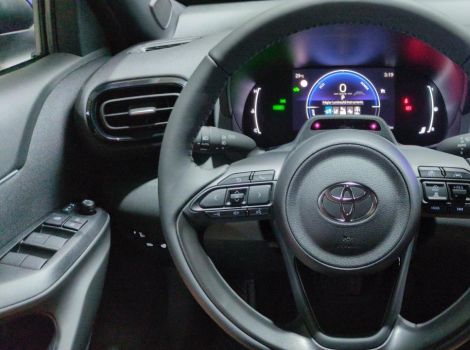 Toyota YARIS CROSS HYBRIDE 130H 2WD BVA DESIGN SUREQUIPE (RADARS AV-AR, SIÈGES CHAUFFANTS, ANGLES MORTS)