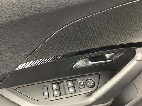 Peugeot 2008 HYBRID 145 e-DCS6 ALLURE
