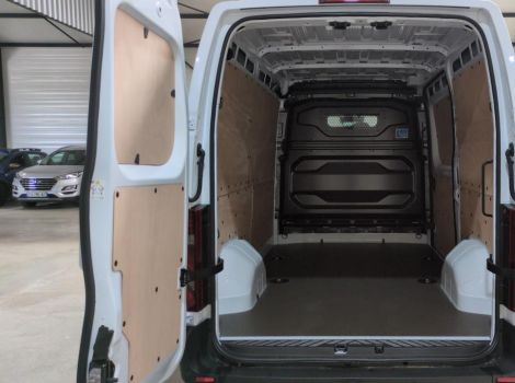 Renault MASTER FOURGON L2H2 3T5 BLUE DCI 130 TR BVM6 EXTRA AVEC PLANCHER BOIS ET CAMERA DE RECUL ET ATTELAGE