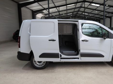Peugeot PARTNER FOURGON XL DIESEL 130 CH AUTOMATIQUE 3PL SUREQUIPE
