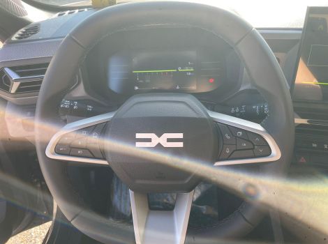 Dacia DUSTER NOUVEAU 4X2 ECO-G 120 CH JOURNEY AVEC CHARGEUR SMARTPHONE INDUCTION