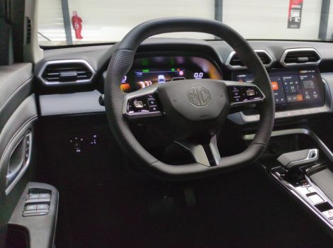 MG ZS 1.5 L HYBRIDAVEC 197 CH BVA LUXURY ET TOIT PANO