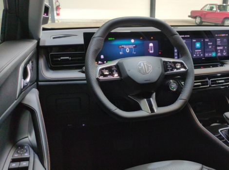 MG EHS 1.5 HYBRIDAVEC 224 CH BVA LUXURY