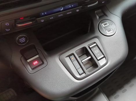 Peugeot PARTNER FOURGON XL DIESEL 130 CH AUTOMATIQUE 3PL SUREQUIPE